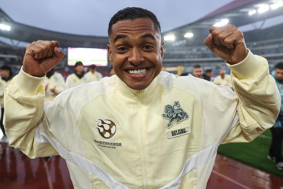 开云官网-离谱？国安29岁外援遭不可明说的伤病 回国做手术感染+现已不能动